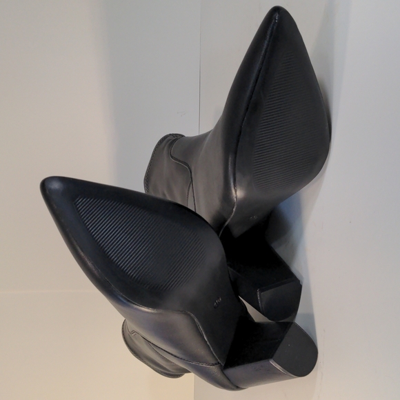New, Heeled Black ankle Bootie Size 10 Pointed Toe Back Zipper - Picture 4 of 4